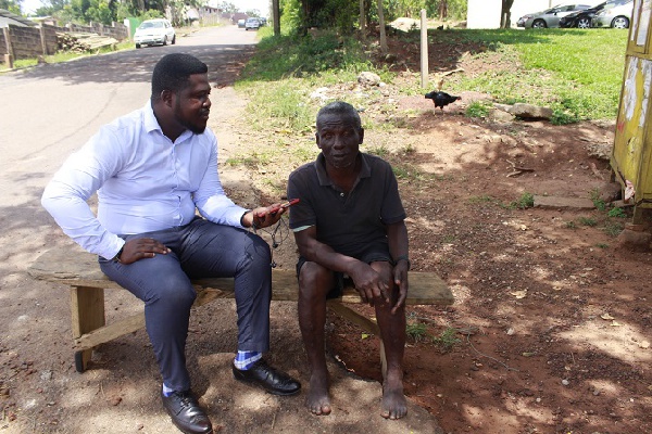 Edem Mensah Tsortsome having a chat with Nyedu