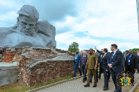 John Dramani Mahama together with Piotr Alexsandrovich and other dignitaries at the tour