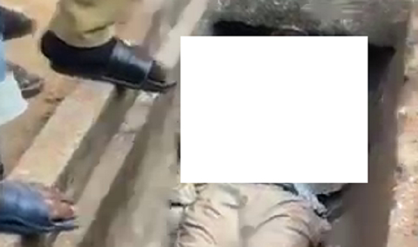 One of the thieves lying in the gutter after being beaten