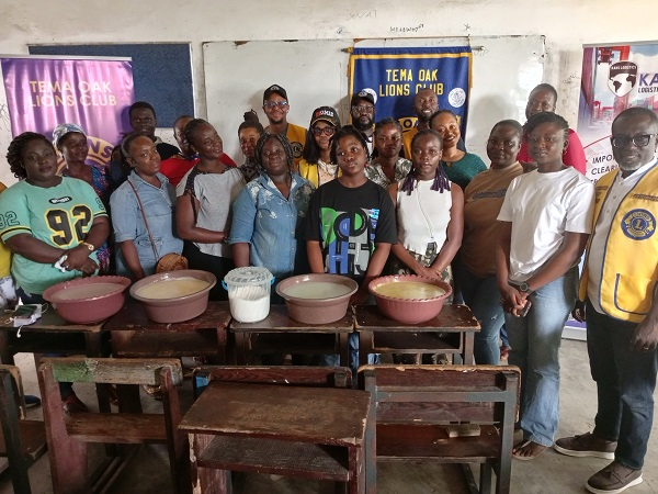 Participants of the training in a group picture