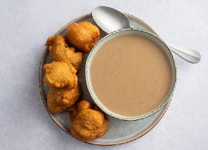 A bowl of Hausa Koko with Koose on the side