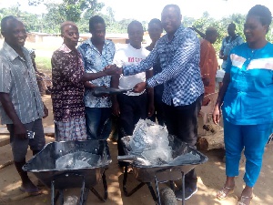 MP presenting wheel barrows to residents of Aboabo