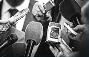 Microphones Journalists