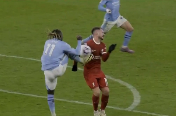 Liverpool vs Man City VAR penalty check