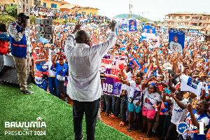 Dr Bawumia addressing NPP supporters in Nkawkaw