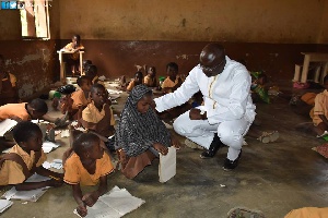 Dr. Mahamudu Bawumia visits Kperisi Basic School