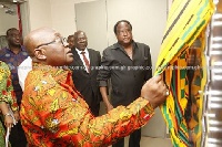 Akufo-Addo unveiling the plaque to launch the Ghana Commodity Exchange in Accra