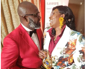 Ghanaian gospel musician Mz Nana (R) with her award