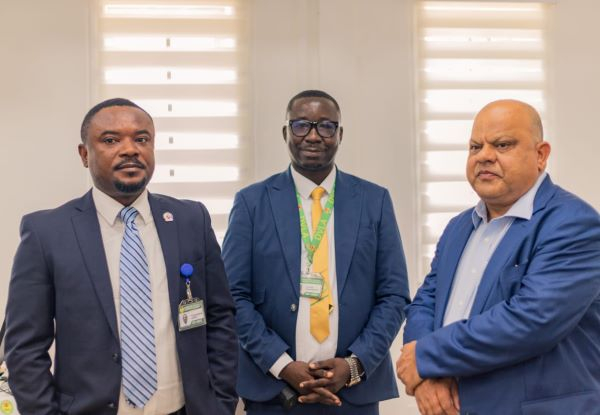 Deputy CEO of DVLA Foster Akwasi Asante (L) and Alok Singhal of VFS Global (R)