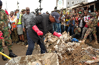 President Mahama joins residents to clear Alajo gutters in renewed sanitation campaign