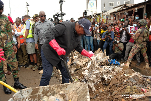 President Mahama joins residents to clear Alajo gutters in renewed sanitation campaign