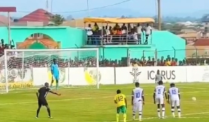 Benjamin Asare (in the goal post) saved penalty against Bibiani Gold Stars