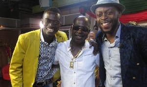 Abrantie Amakye Dede (middle) in a pose with Lilwin (left) and Kalybos