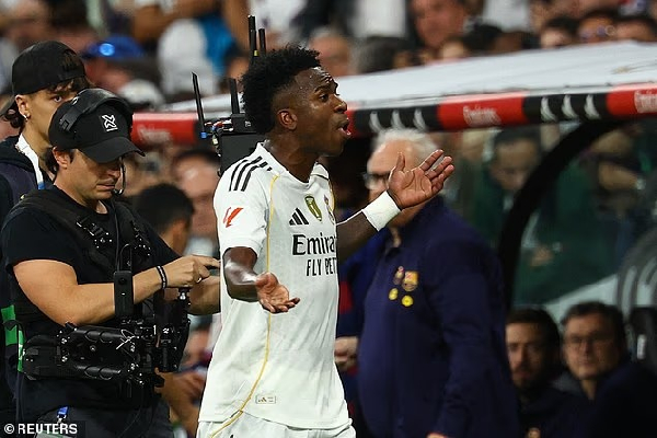 Vini was angry after being substituted during the El Clasico