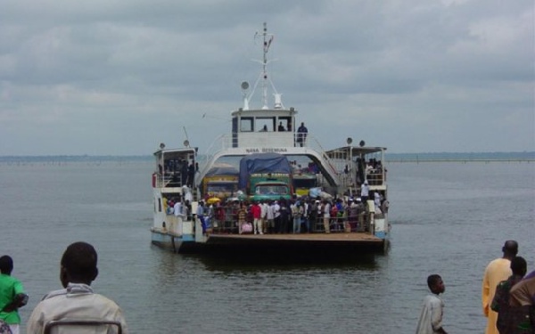 The ferry got stuck on the Afram River