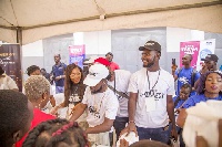 Bisa Kdei together with his crew fed hundreds of people in the community