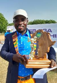 Lucky Annan Ayisah with the trophy