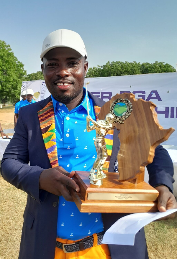 Lucky Annan Ayisah with the trophy