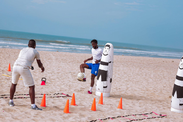 Totti Laryea working with Vajebah Kaliefah Sakor