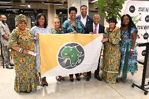 A group picture of some members of the forum and Sylvester Turner