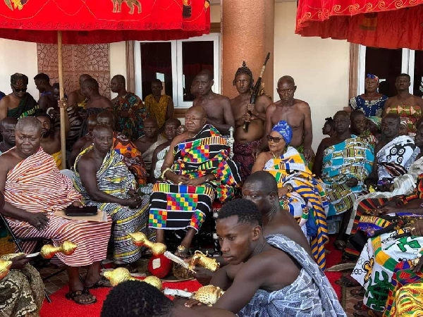 Barima Sarpong Tweneboa Kodua sitting in state