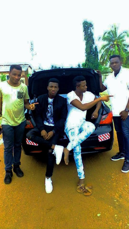 Kofi Kinaata with his friends