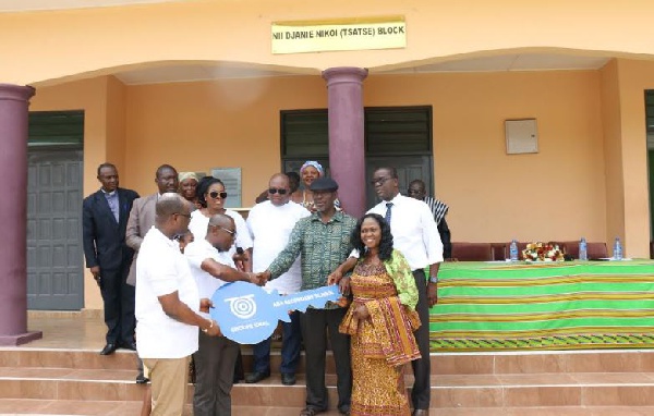 Dr.Nii Kotei Dzani handing over the facility