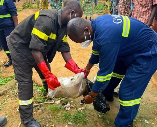 Fire service personnels retrieved the lifeless body of the baby