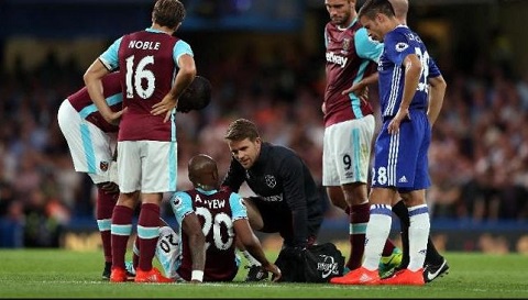 Andre Ayew was injured in his bebut for West Ham United