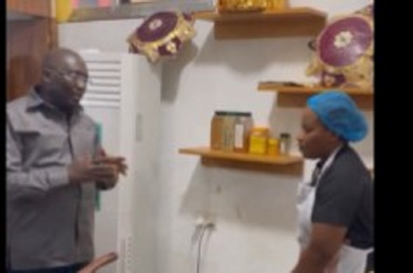 Dr Mahamudu Bawumia interacting with Chef Faila in her kitchen