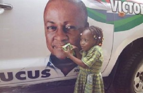 The unnamed school girl trying to feed Mahama's picture