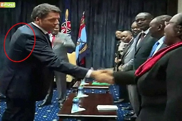 The Italian PM wore a bullet proof vest when he visited Kenyan State House Photo: Corriere.it