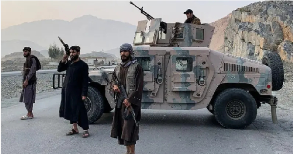 Pipo seen dey hold gun