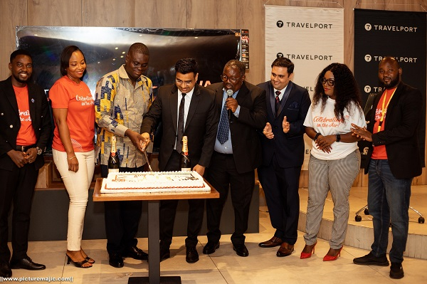 The executives of Travelport and AWA cutting the cake to solidify the partnership