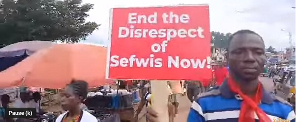 Residents of Sewfi-Wiaso demonstrating against Speaker