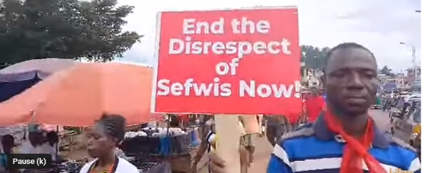 Residents of Sewfi-Wiaso demonstrating against Speaker