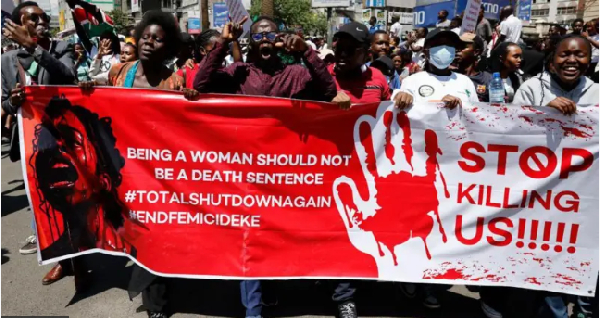 Kenyan police don fire tear gas to scata protesters