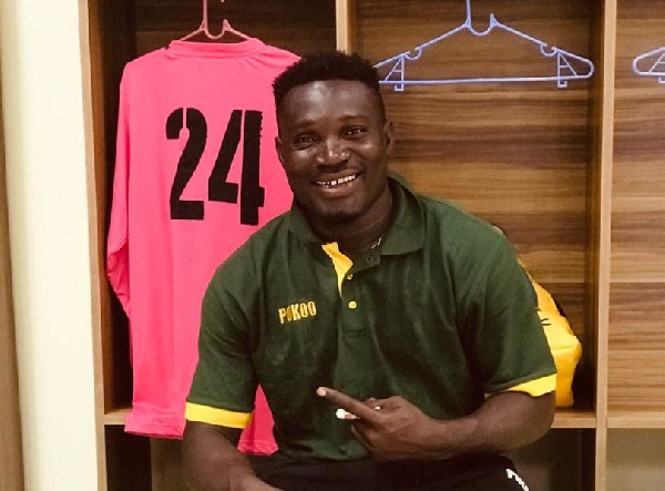 Ebusua Dwarfs goalkeeper Razak Issah scores a free kick in 2020/21 GPL