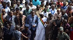 Hundreds rally to show support for beleaguered army leader