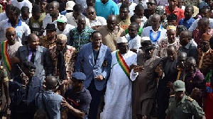 Hundreds of supporters of the Malian junta gathered