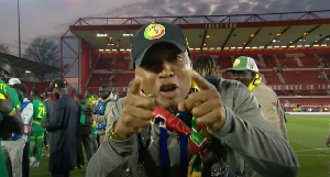 El Hadji Diouf taunting Carragher after the game