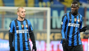 Wesley Sneijder(L) and  Mario Balotelli (R)