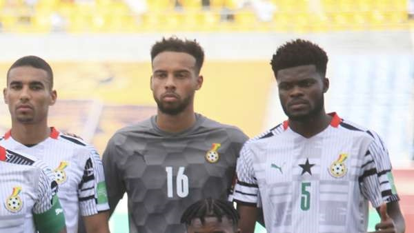 Wallocot (middle) made his Ghana debut against Zimbabwe