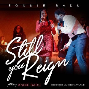 Sonnie Badu performs with wife Annie