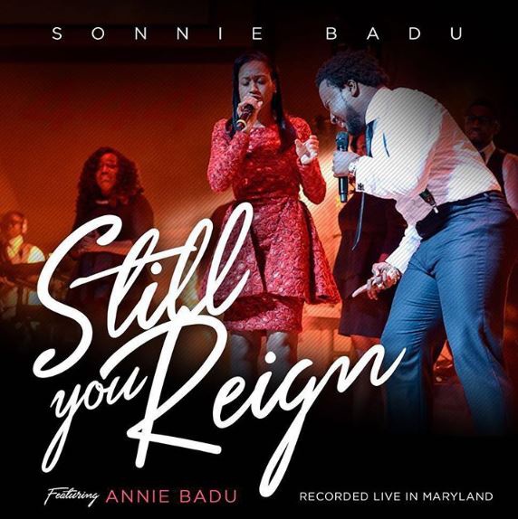 Sonnie Badu performs with wife Annie