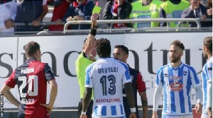 Muntari angrily confronted Cagliari fans, shouting: 'This is my colour'