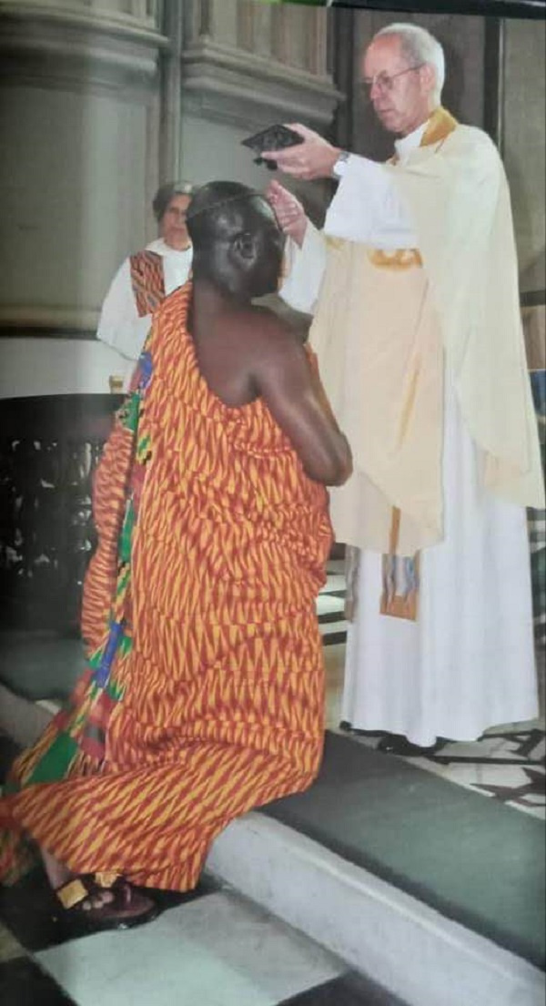 The Asantehene, Otumfuo Osei Tutu II kneeling before Archbishop of Canterbury in England