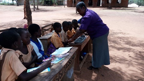 Avorvi D /A Primary School pupils study under trees