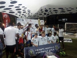 Al-Rayaan players jubilate after winning the trophy