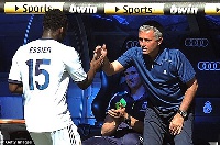 Mourinho applauding Essien during their time at Madrid